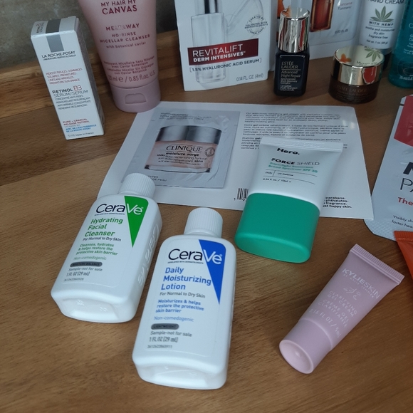 21 Piece Skincare Sample Set - Picture 6 of 6